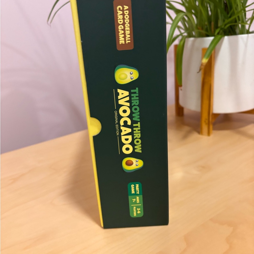 Exploding Kittens Throw Throw Avocado Card Game In Excellent Used Condition - Picture 3 of 7